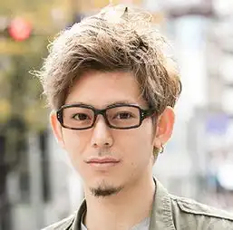 戴眼镜的男生适合什么样发型