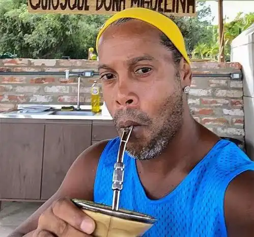 唏嘘41岁小罗亮相胡子花白像60岁,巴萨名宿老到已认不出来了