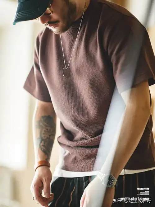 男生皮肤黑,该穿什么颜色的衣服