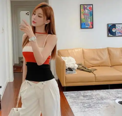 身高168的她,身材颜值双在线,直角肩更美丽,运动成就了她