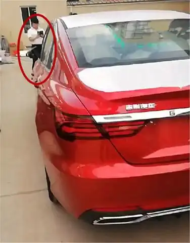江西首辆吉利缤瑞到店,预售价9万,4s店销售看到后立马拍照