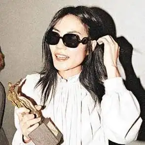 有种整容叫王菲女儿,李嫣摘掉兔唇标签后,如今美成这样