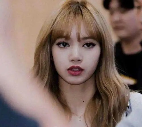 人间芭比lisa五官的秘密是什么