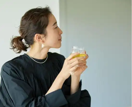50岁日本主妇的穿搭分享,五十岁以后,如何穿得简洁且气质