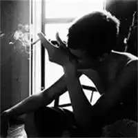 孤独伤感男生黑白头像心里空荡荡的