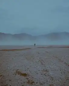 伤感语录害怕失去你,却从未伸出手将你抓牢,时间带走了你的微笑,却抹不平我内心的浮躁梦境
