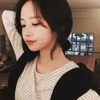 微信头像女中年侧脸微笑微信头像图片大全