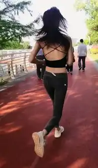 摄影河边美女穿上紧身裤跑步,姿态潇洒,背影很美