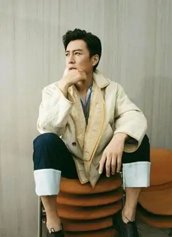 六旬大妈称要嫁给假靳东,网友口诛笔伐,但是谁注意评论区的心酸