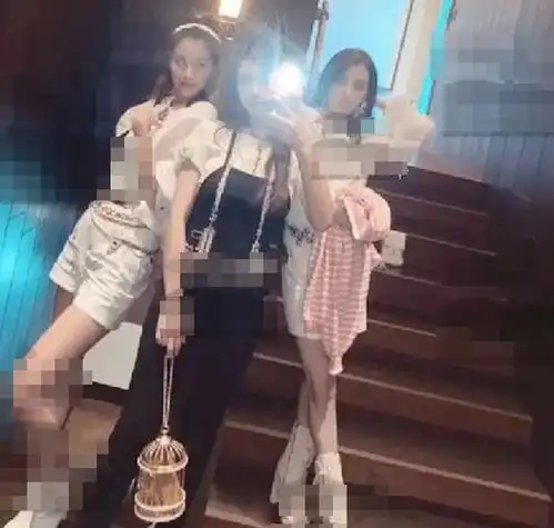 方媛和闺蜜带香槟美食聚会玩乐,晒婚戒力证与郭富城恩爱如初