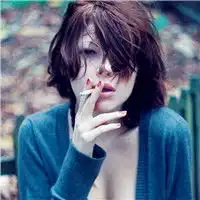 抽烟女人有种独特的范,孤寂女生抽烟头像图片