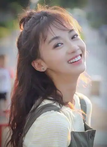 符合大众女性们审美和需求的穿搭造型