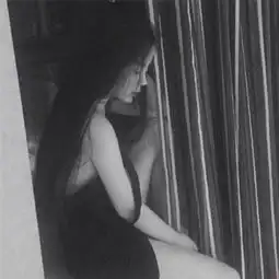 意境女生唯美清纯黑白头像陪我走到最后的也仅有我自己而已