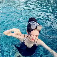 海边美女微信头像蓝天大海美女分享了