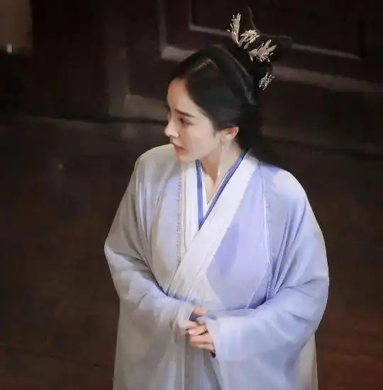 斛珠夫人杨幂新剧穿嫁衣,美到不像是当妈的人,陈伟霆都看呆了