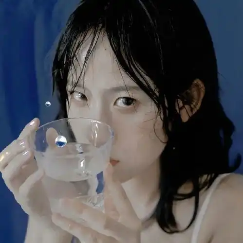 克莱因蓝色头像