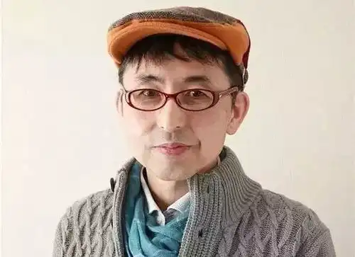 这个50岁的男人,花了半辈子,他的作品令全球少女疯狂追捧
