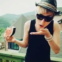 谁有男生手放在眼镜上头像
