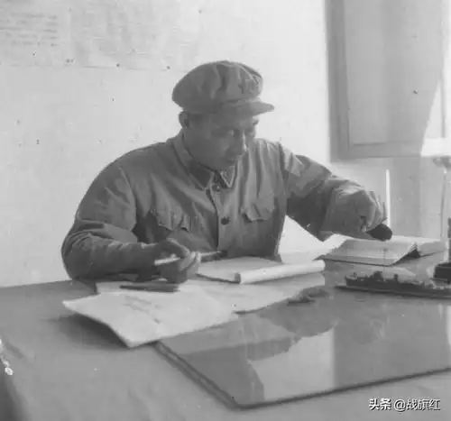 苏联剑拔弩张,我们基地紧张备战,凿山劈石建造船坞