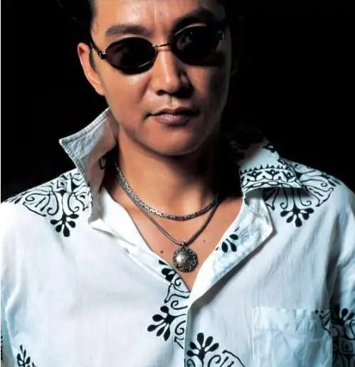 他被称为中国八大恶人之一,还是许晴同学,演技被赞入木三分