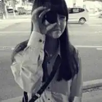 漂亮的女生最伤感悲伤的画面