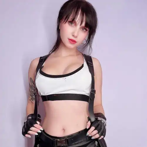 亚美尼亚小姐姐cos龙珠18号人妻身材火辣吸睛