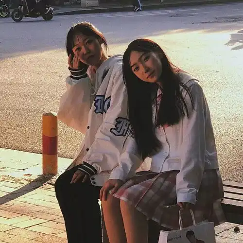 闺蜜头像友谊能使人同舟共济,友谊能使人生活充实,五彩缤纷腾讯新闻