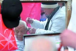 街头理发老师傅5元剪一个坚持20年组图