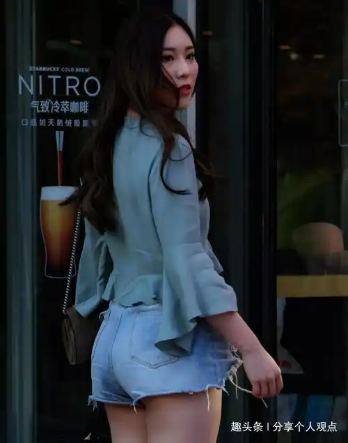 有种女生能把逛街穿成走秀,细腰翘臀样样有,关键还特别美