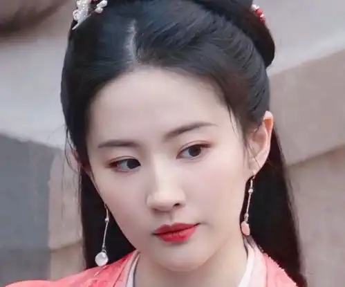 这也能撕赵露思大粉开撕刘亦菲,两代花旦首次正面交锋