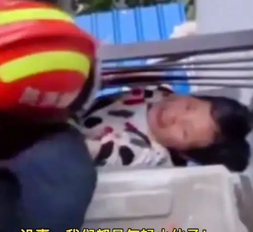 湖北一大妈被困,消防员救援却被大妈阻止,原因让网友深受触动