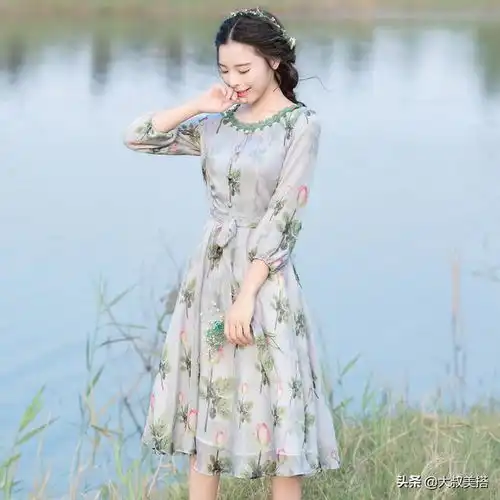 春天,连衣裙才配爱美的女人,优雅气质一下子就彰显出来了