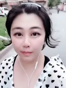 美女萝莉变大妈,乔碧萝殿下遭全网封杀后,现身国外看呆网友