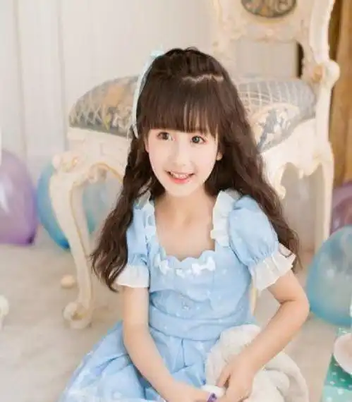 齐刘海萌萝莉发型,小学女孩中长发扎发