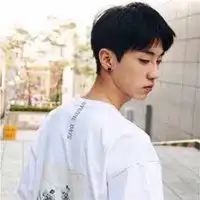 2019阳光帅气大男孩头像侧面