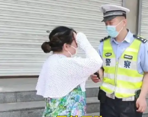 济南大妈逆行被交警拦住,主动自首还语出惊人我屡教不改