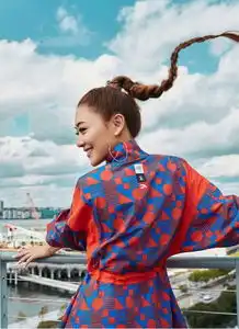 应采儿陈小春夫妇同框看秀,就算不穿情侣装,依旧溺爱一脸