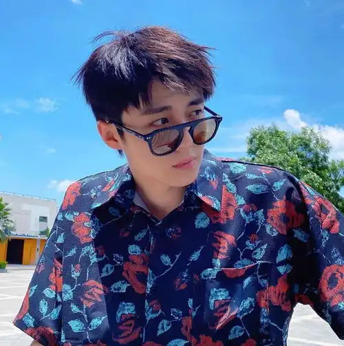 男生留背头发型太油腻了夏天应该剪这4款,清爽干净又帅气
