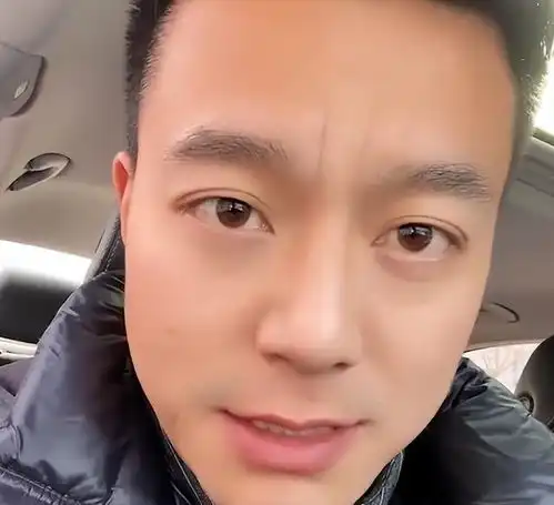 河南30岁男子被54岁大爷追问你有50岁没,男子回复亮了