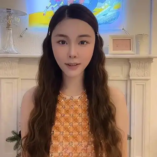 蔡天凤遗容3d修复细节曝光,灵堂用粉色布置,闺蜜方媛扶灵