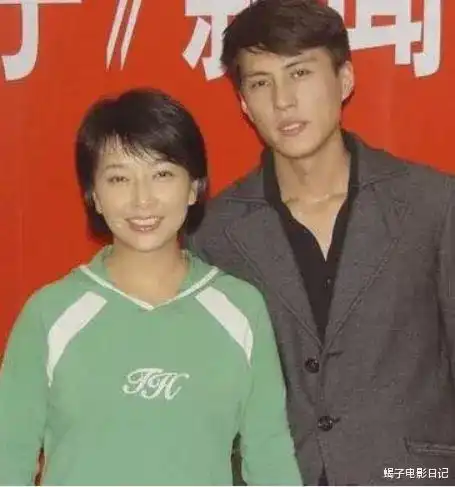 爱上61岁大妈靳东是不是疯了