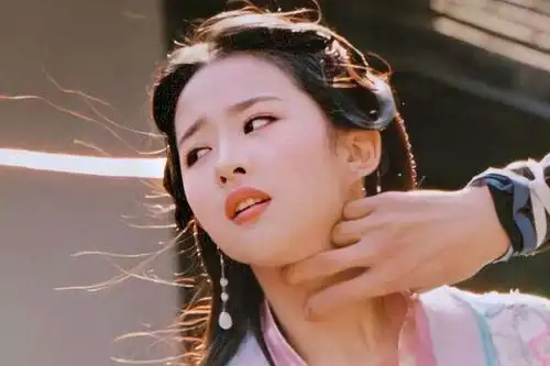 凭小龙女一角走红,长相极佳的刘亦菲为何单身至今