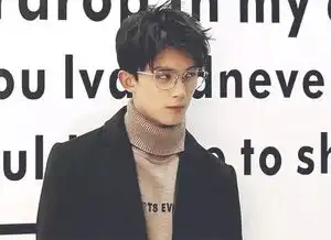 生田斗真老师眼镜造型迷倒众人,细数娱乐圈那些男艺人的眼镜照