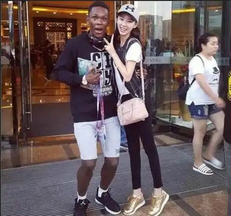 除泰森外,中国最著名的三位黑人拳王,两个狂妄,一个虚伪