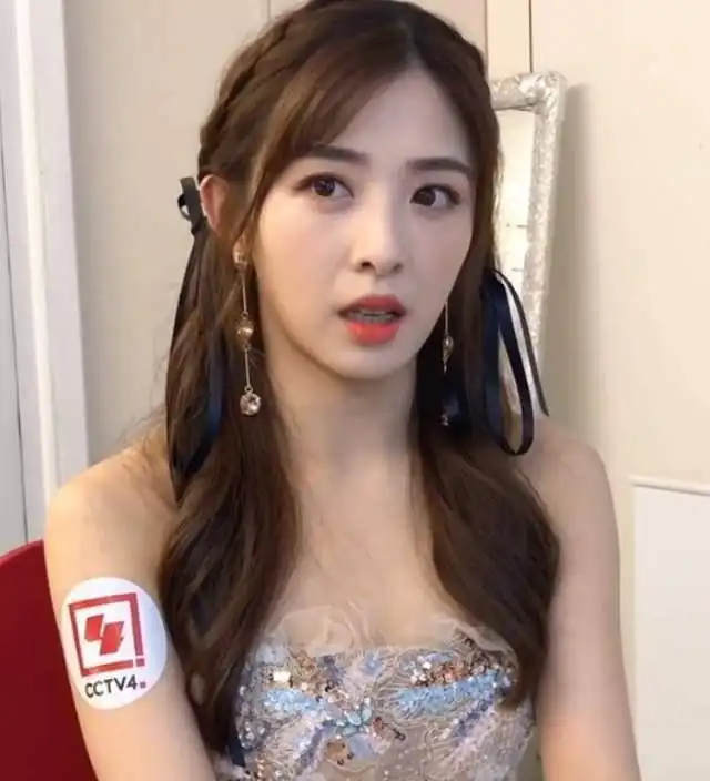 从超级女声到姐姐再到央视,张含韵走出了许多人的励志梦