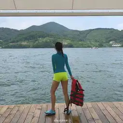 普拉提健身美女身材婀娜跟火辣小姐姐合练