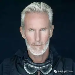 60岁的他有八块腹肌还有钱,活出了所有男人都想要的样子