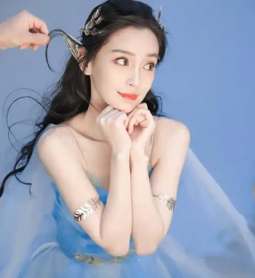 杨颖绝美精灵妆造型,五官甜美酷飒,不愧是一线女明星的颜