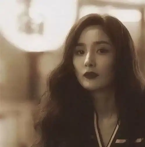 幽默笑话都26岁了还去高中里骗小姑娘,怎么可能稳重啊
