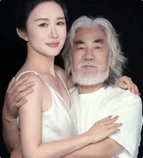 不得不说,看完张纪中妻子的生活,很少有女人不羡慕吧